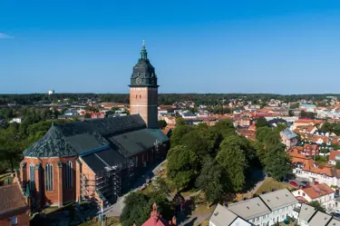 Strängnäs Domkyrka och vy över staden i bakgrunden