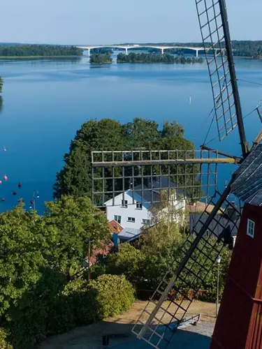 Väderkvarnen i Strängnäs med en fantastisk utsikt över Mälaren