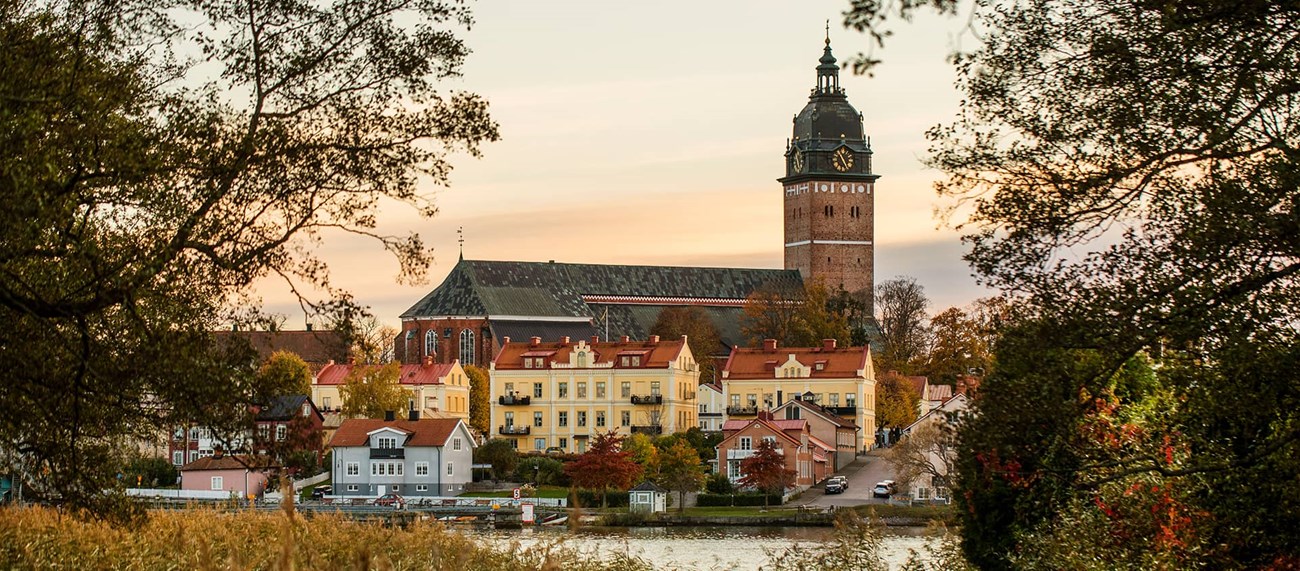 Strängnäs Domkyrka i en vacker solnedgång