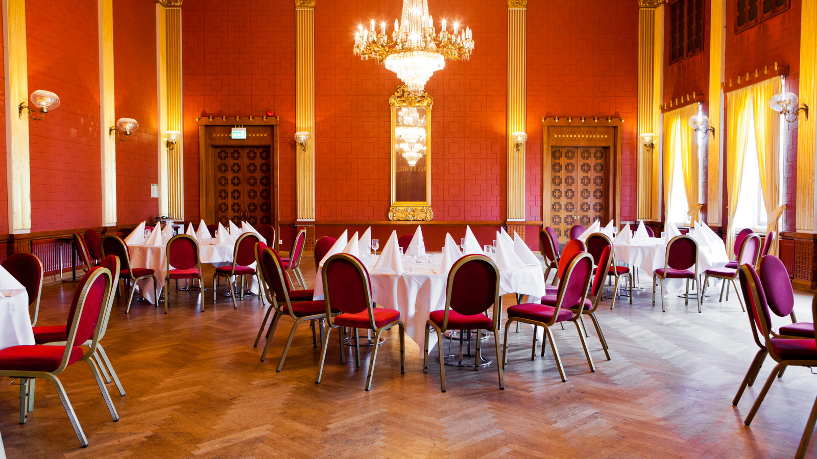 Banquet seating in Stora Salen at Elite Stora Hotellet