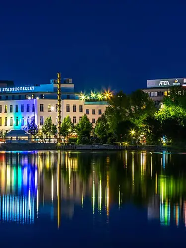 Nighly view of Elite Stadshotellet next to the Eskilstuna river