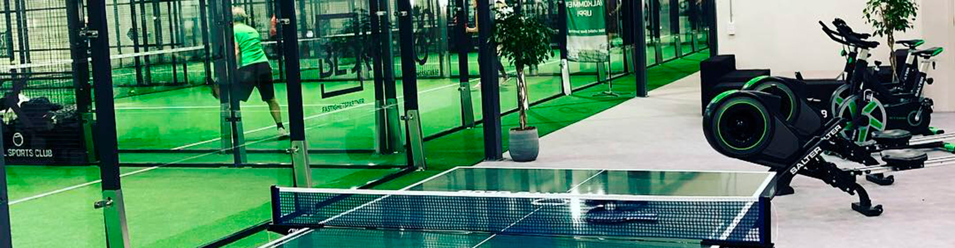 Bild från Padelcenter med pingisbord och padelbanor