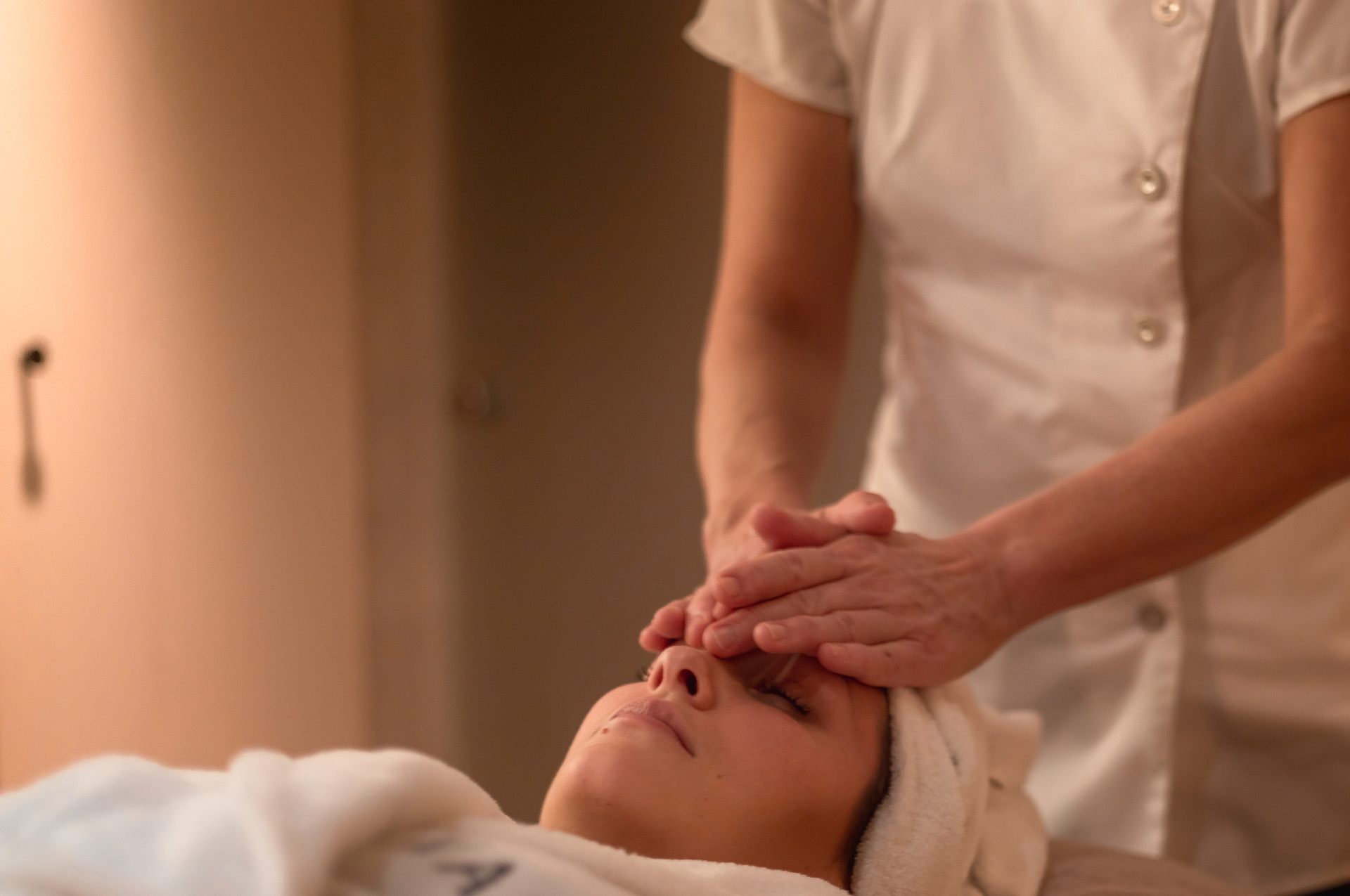 Kvinna på spabehandling