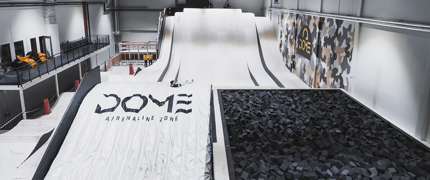 Aktivitetshall med skatingramp