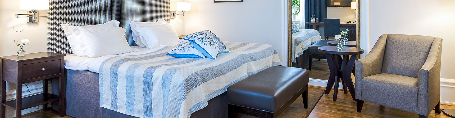 Hotel room with a double bed