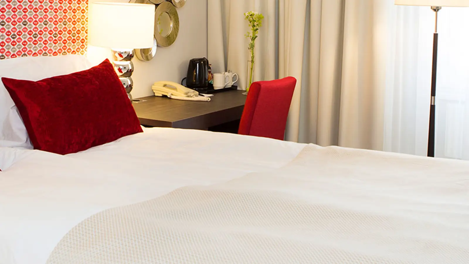 A double room with an armchair and a small desk