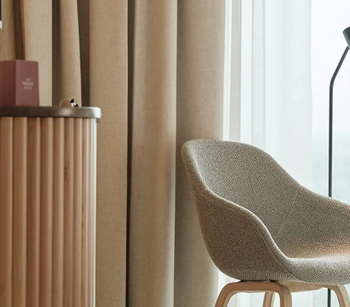 Double room with large windows