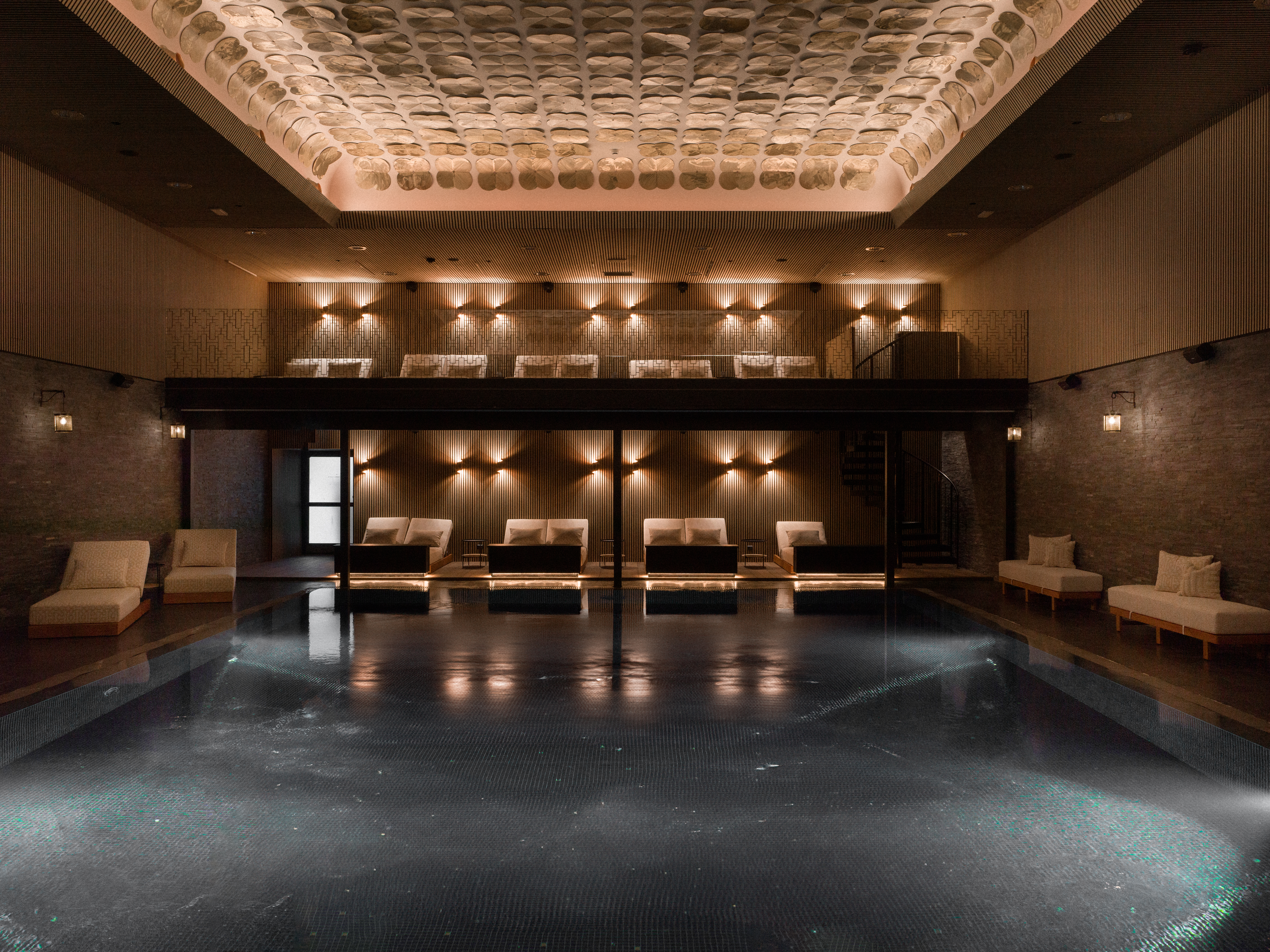 Inomhuspoolen på Vana Spa Saltsjöqvarn