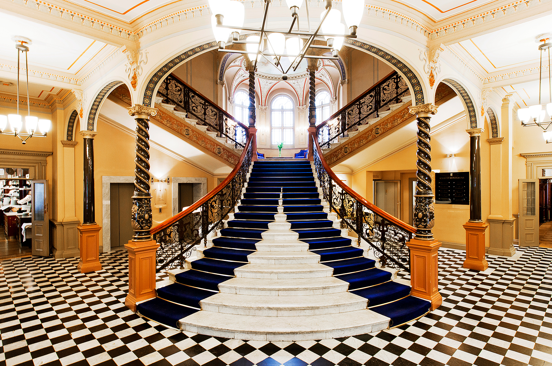 Vacker trappa på Elite Hotel Knaust