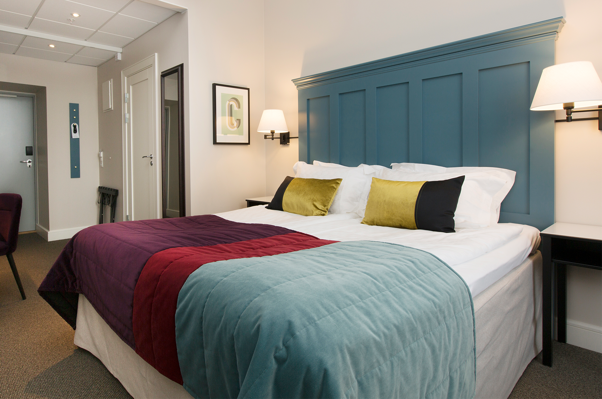 Bäddad säng i ett hotellrum