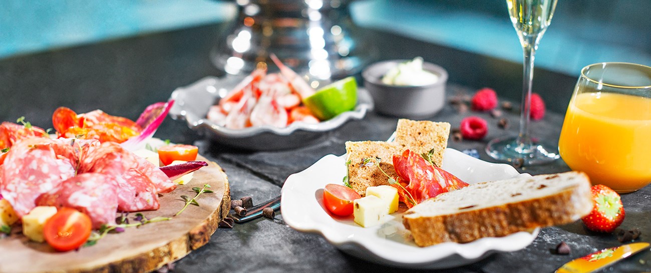 Kallskuret, juice och macka