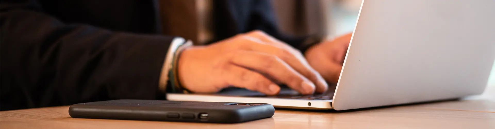 En laptop som används för ett digitalt möte