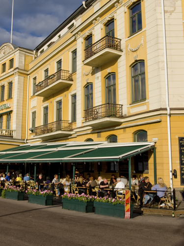 A bar with outside seating