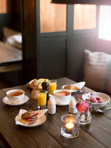 Breakfast in a rustic environment
