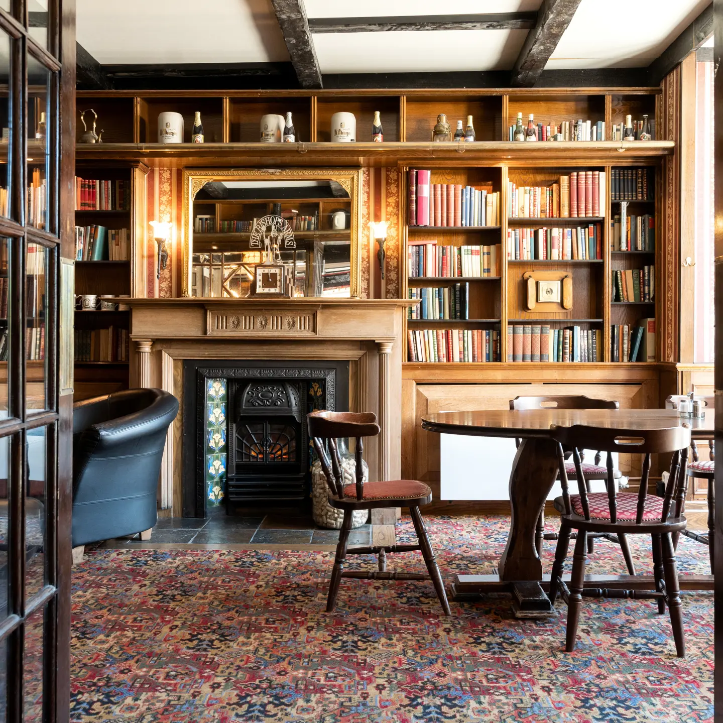 En mysig bar i en bibliotek