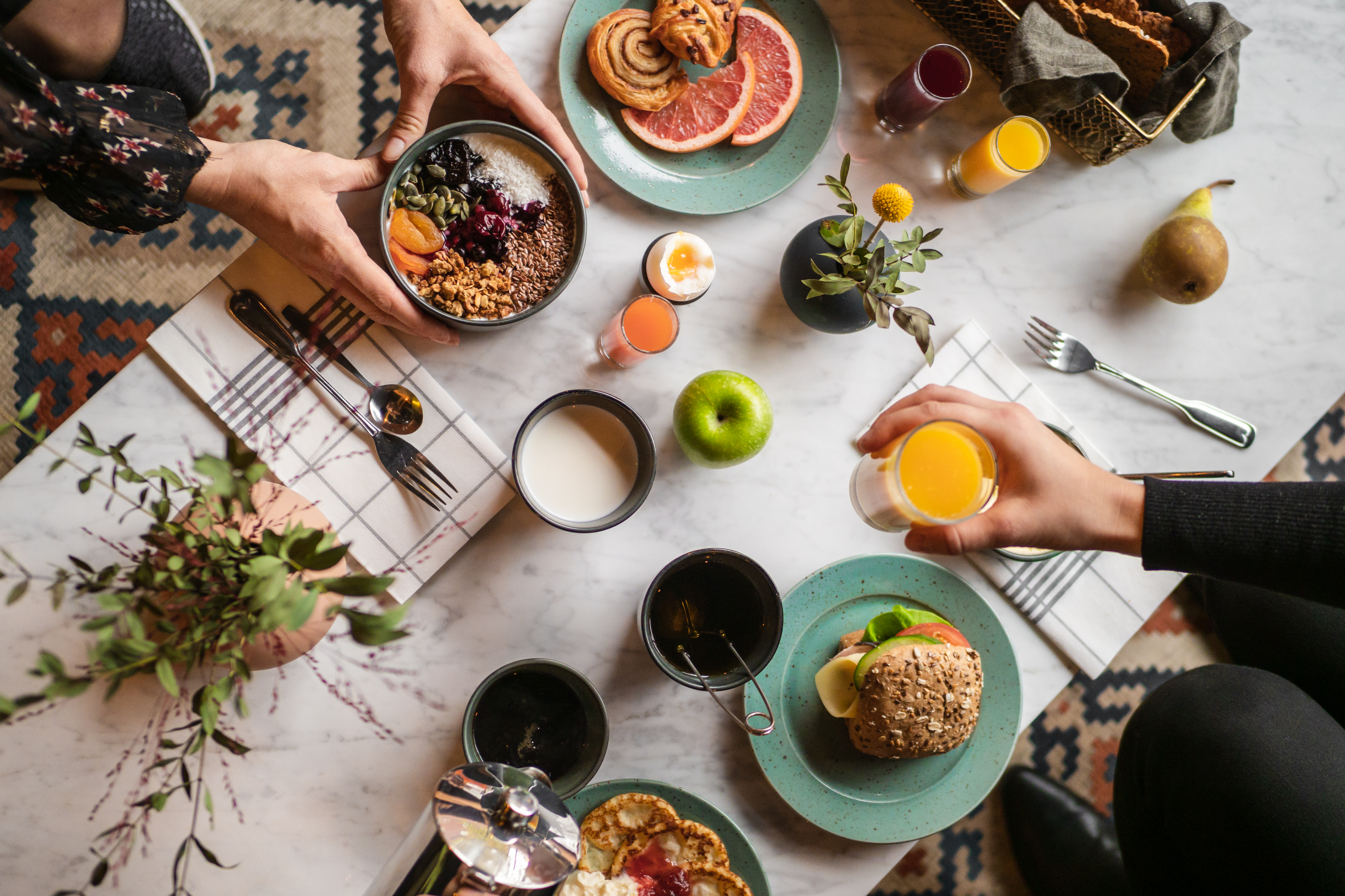 Two people eating breakfast