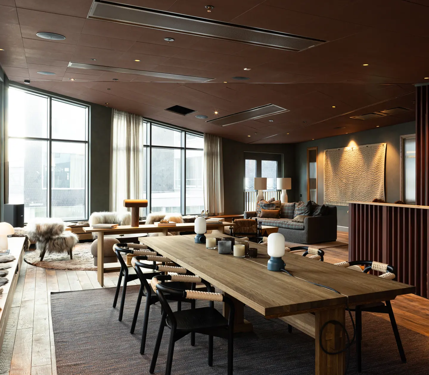 Stor breakout area för gäster att hänga i mellan föreläsningar och möten
