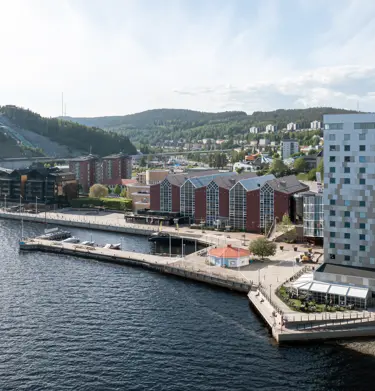 Fasaden av Elite Plaza Hotel med Bottenhavet bakom