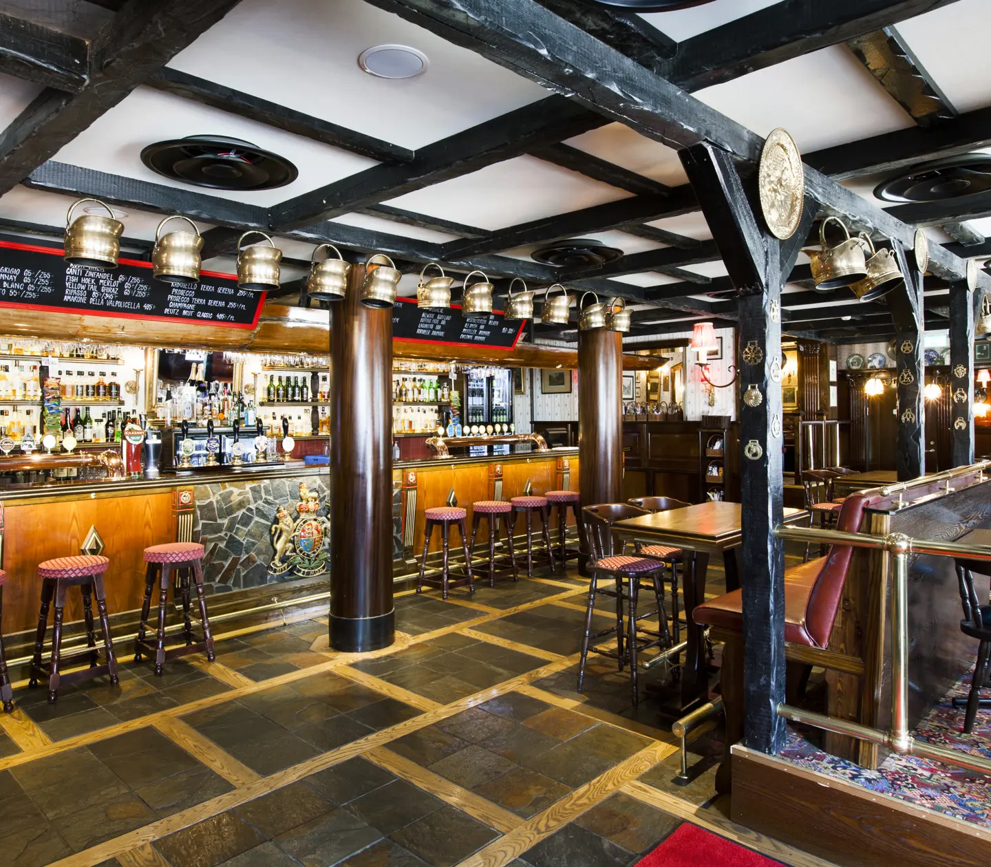 Bar i restaurangen bishops arms