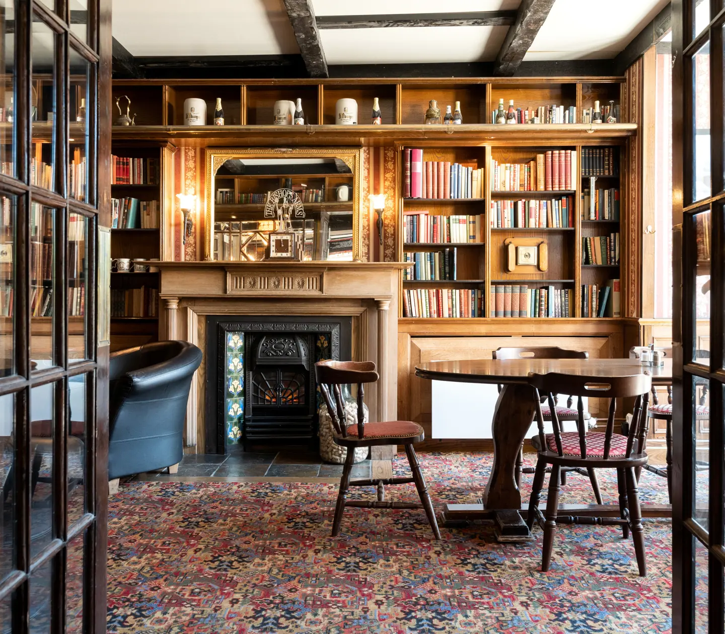 En mysig bar i en bibliotek